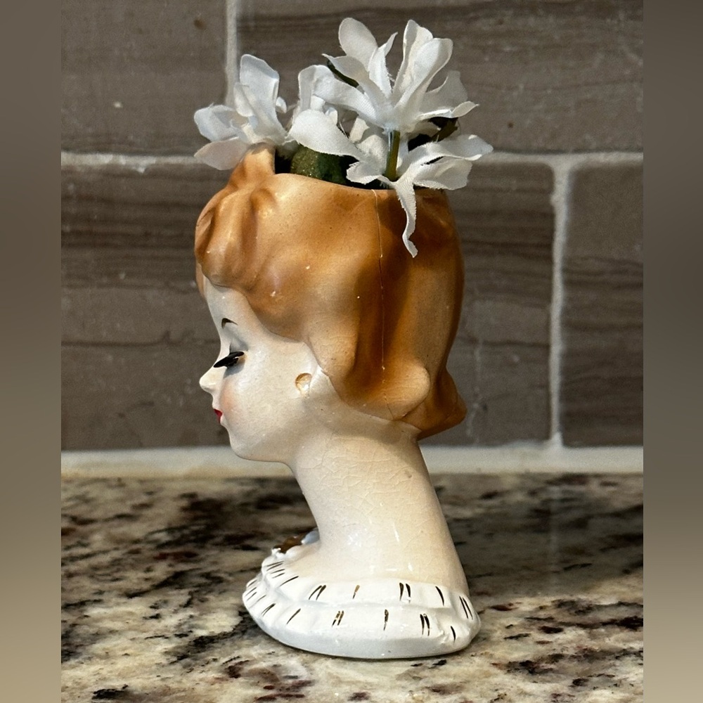 Vintage Ceramic Lady Head Vase - Mini size 3.5” T x 2.25” W C5937
© NAPCO WARE - Picture 3 of 9
